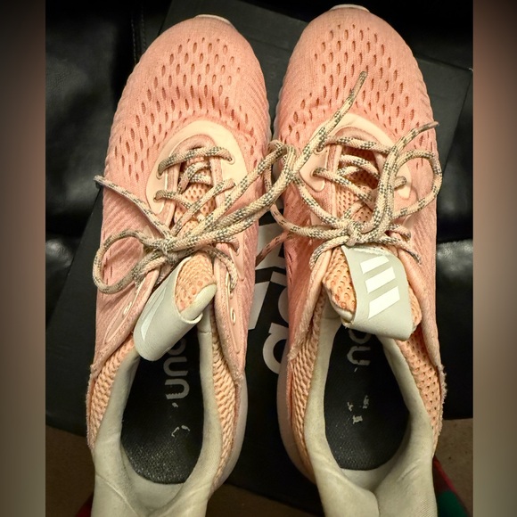 Women’s Adidas AlphaBounce Sneakers, Size 9 - Picture 2 of 3